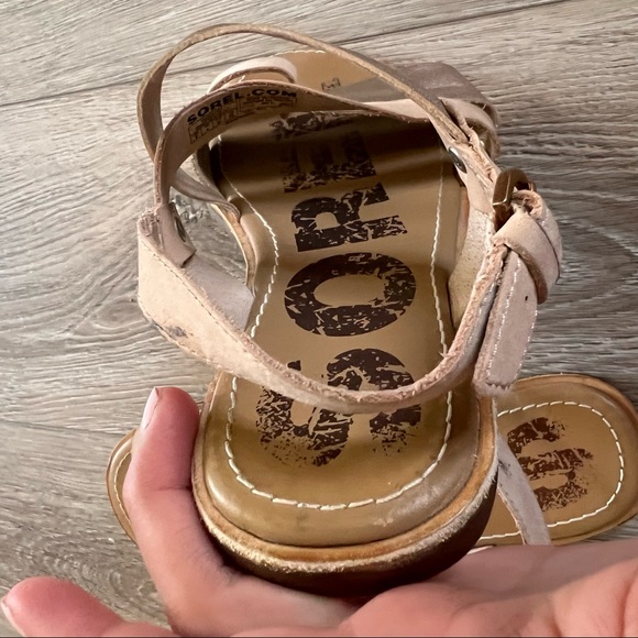 Sorel Ella Criss Cross Sandals - Picture 12 of 13